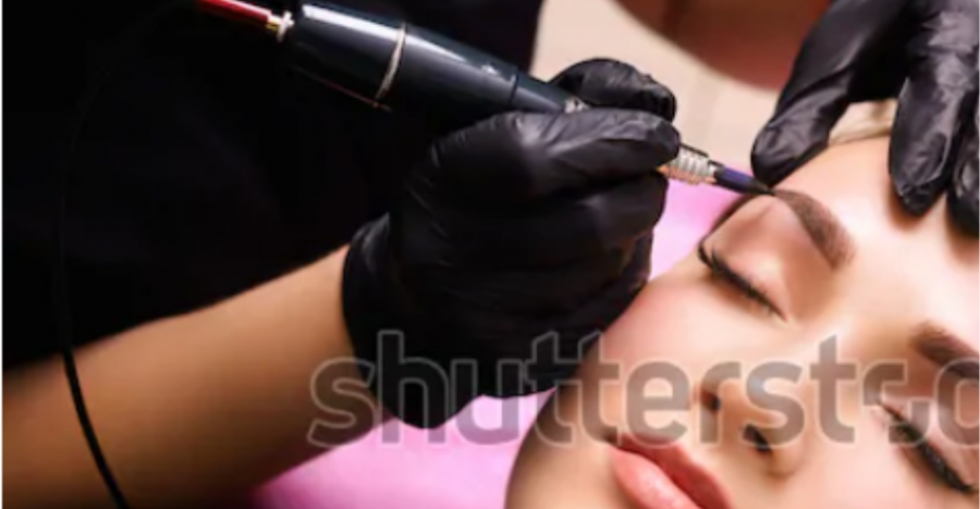 Maquillage permanent des sourcils en poil à poil